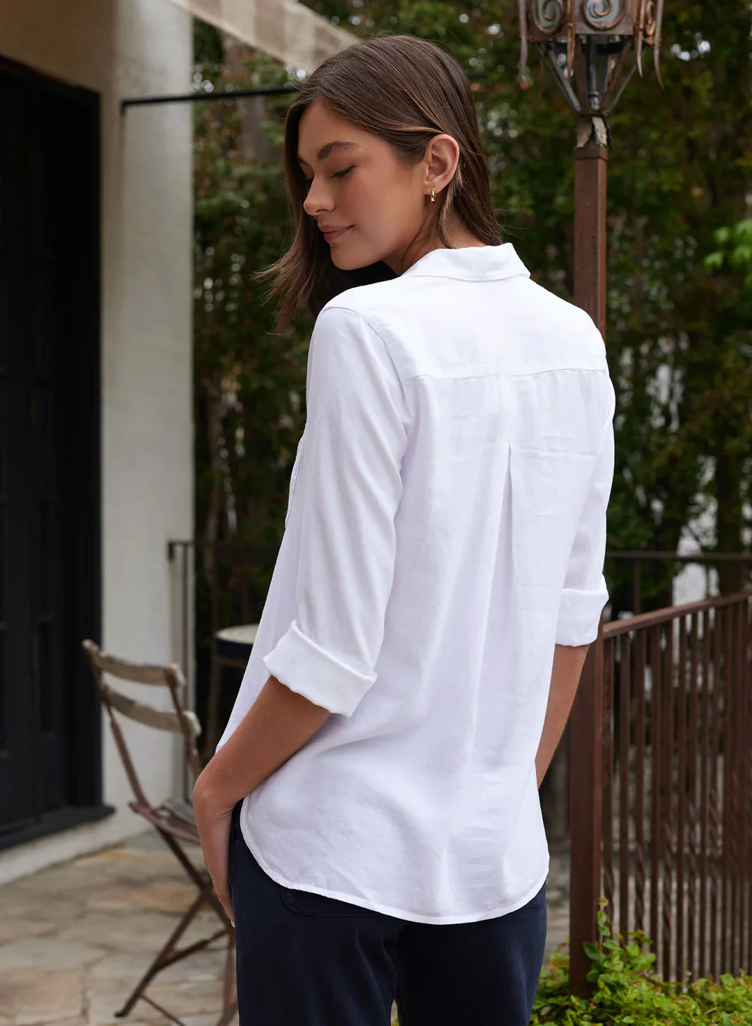BELLA DAHL- WOMEN'S TAIL BUTTON DOWN SHIRT - Image 3