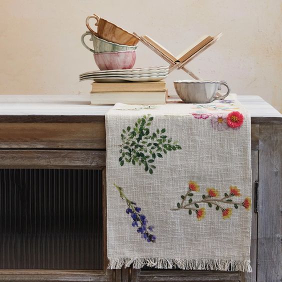 CREATIVE CO-OP- FLOWERS TABLE RUNNER - Image 2