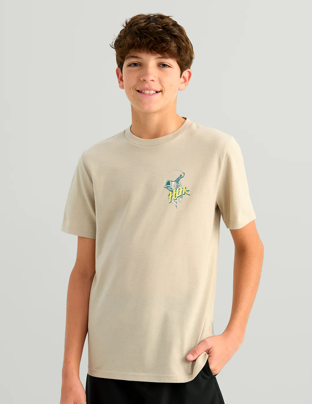 HUK - KIDS RODEO BASS TEE - Image 3