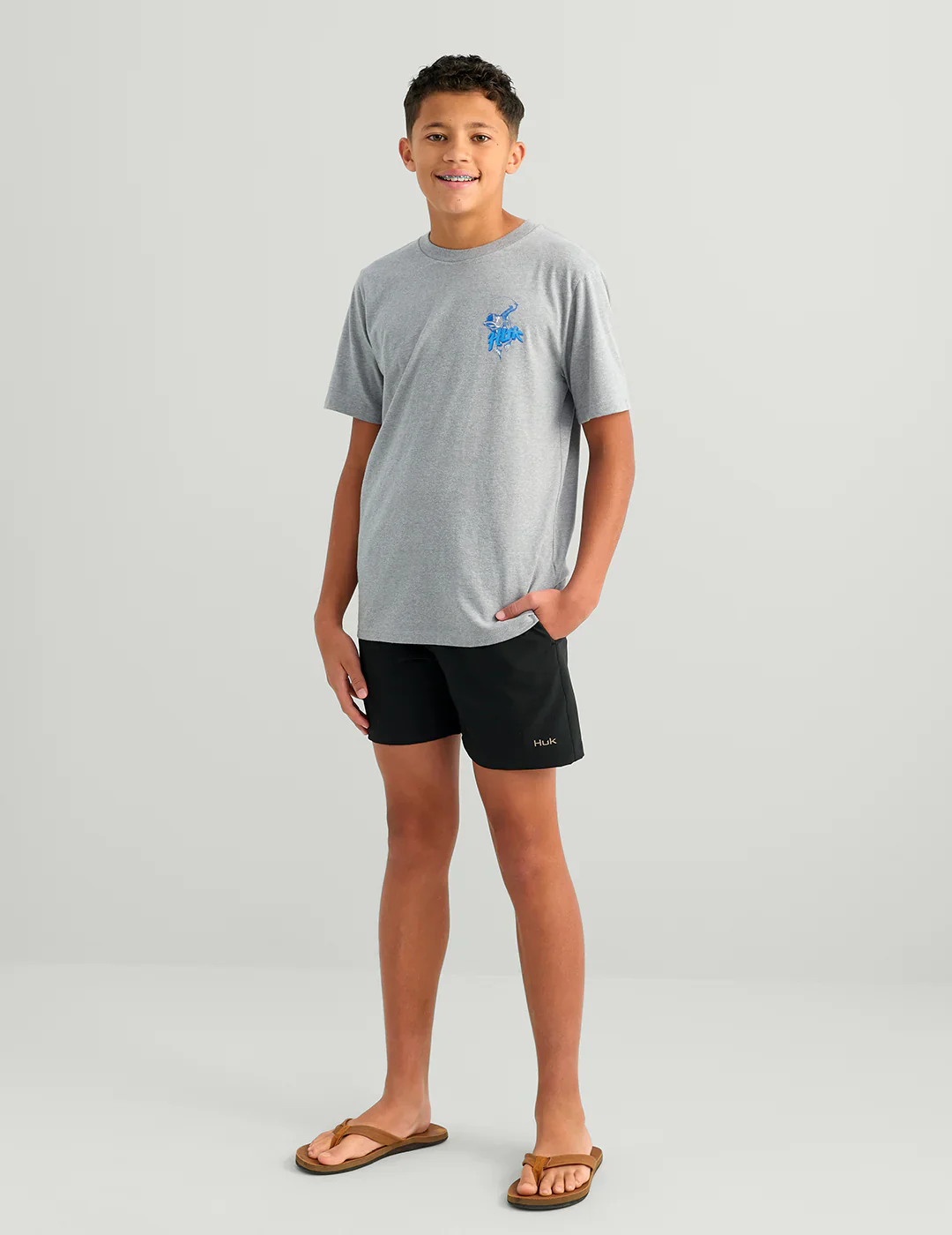 HUK - KIDS RODEO BASS TEE - Image 7