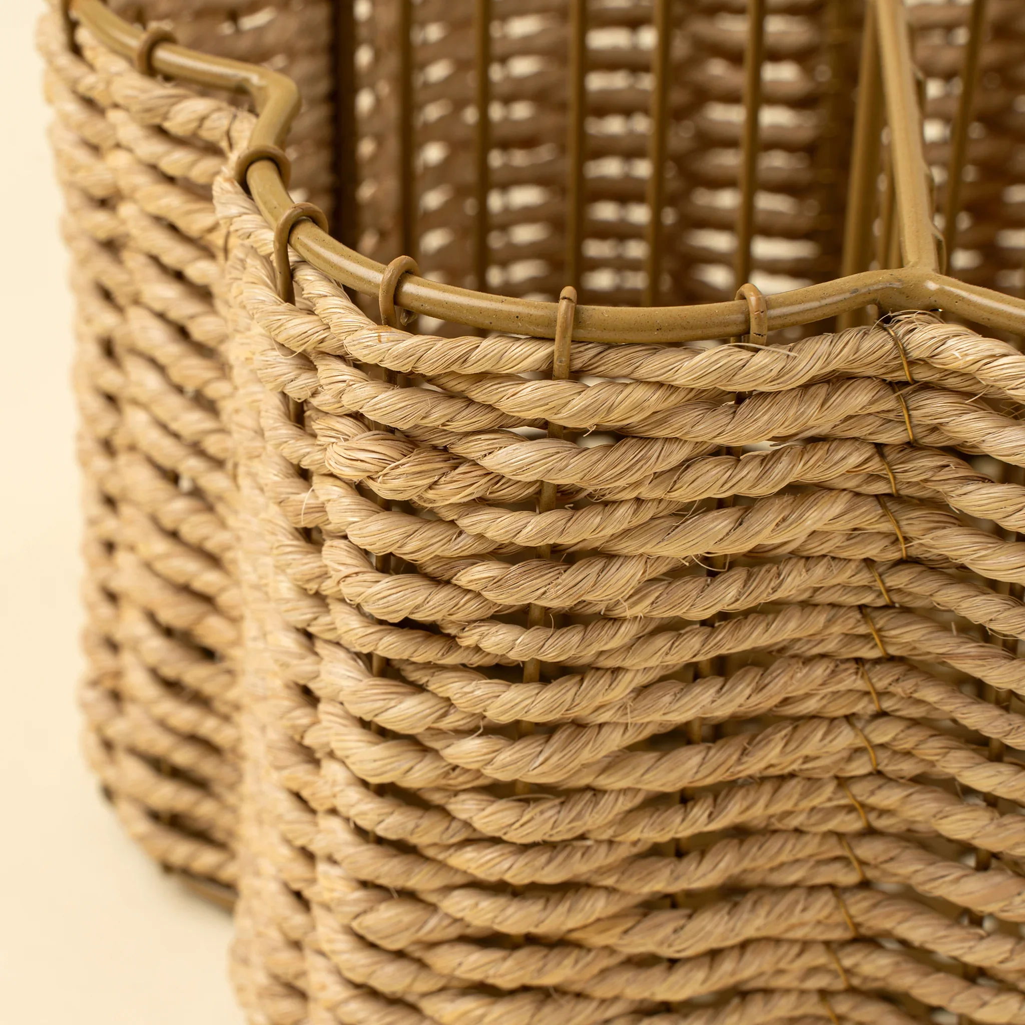 INDABA - WOVEN CUTLERY HOLDER, SCALLOPED - Image 2