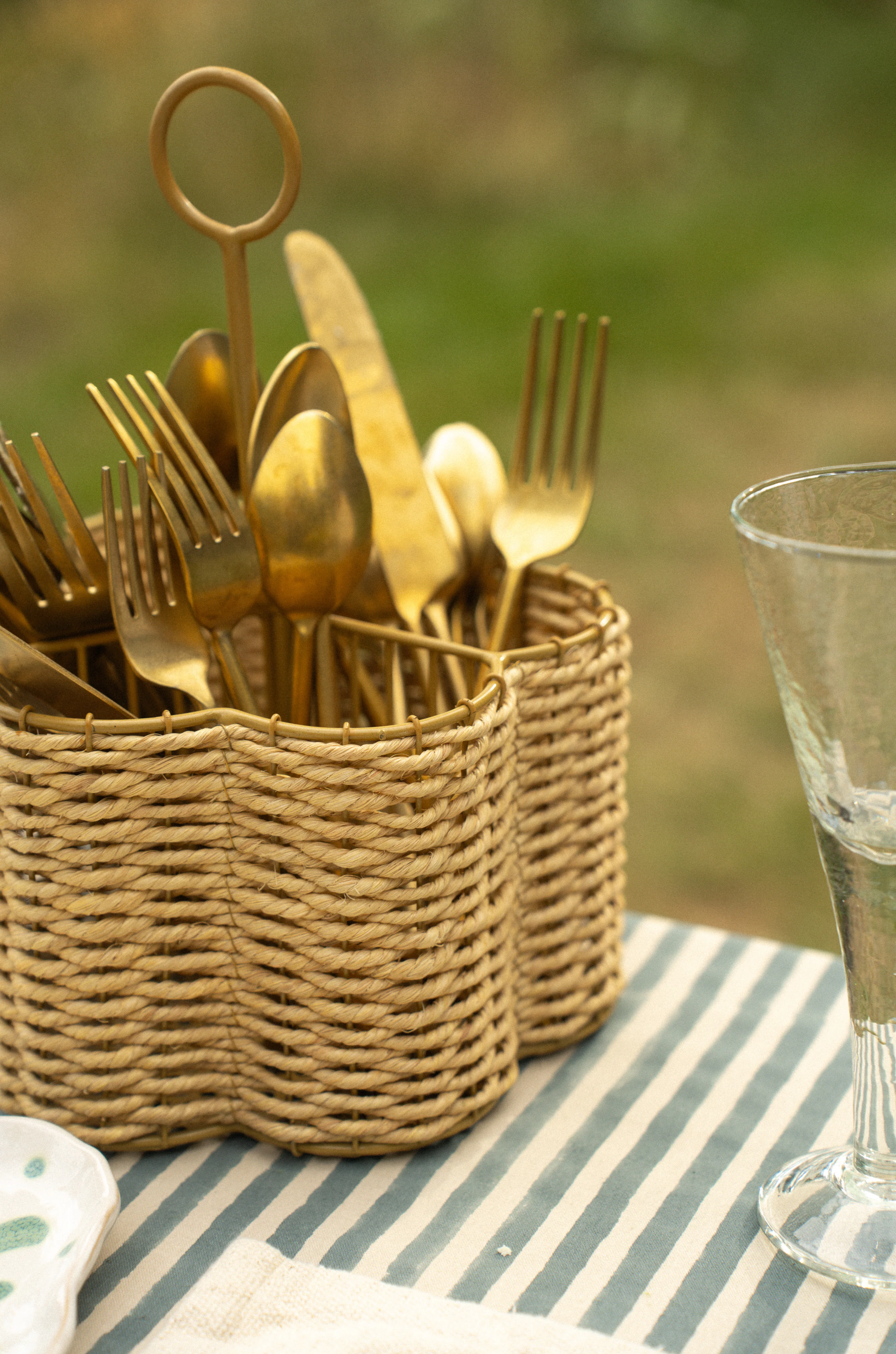 INDABA - WOVEN CUTLERY HOLDER, SCALLOPED - Image 4