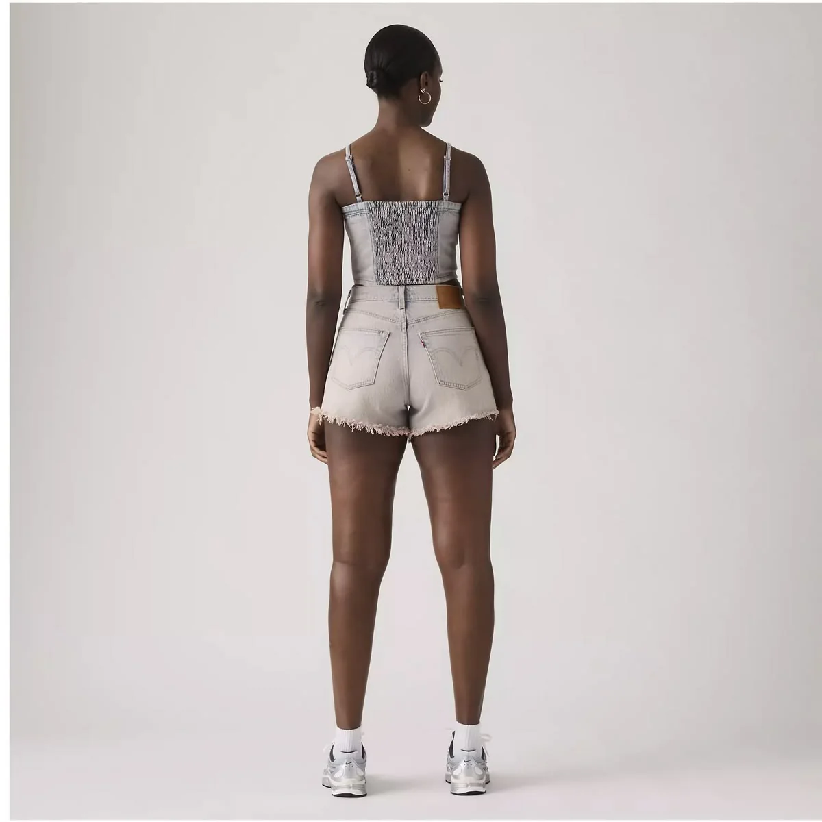 LEVI'S - 501® CURVE SHORT ROSE UP RAW HEM - Image 3