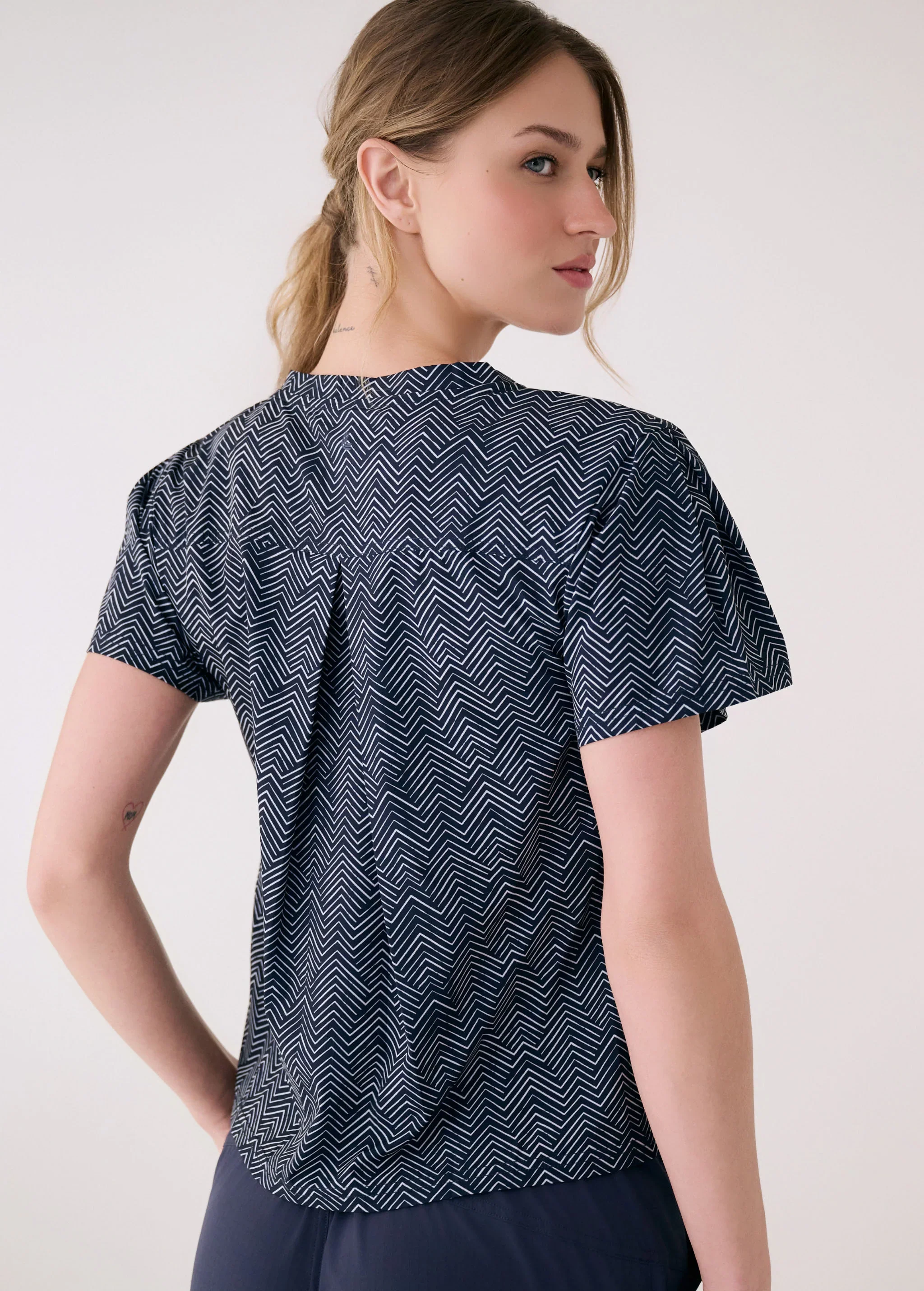 LOLE - OLIVIE V NECK TOP - Image 4