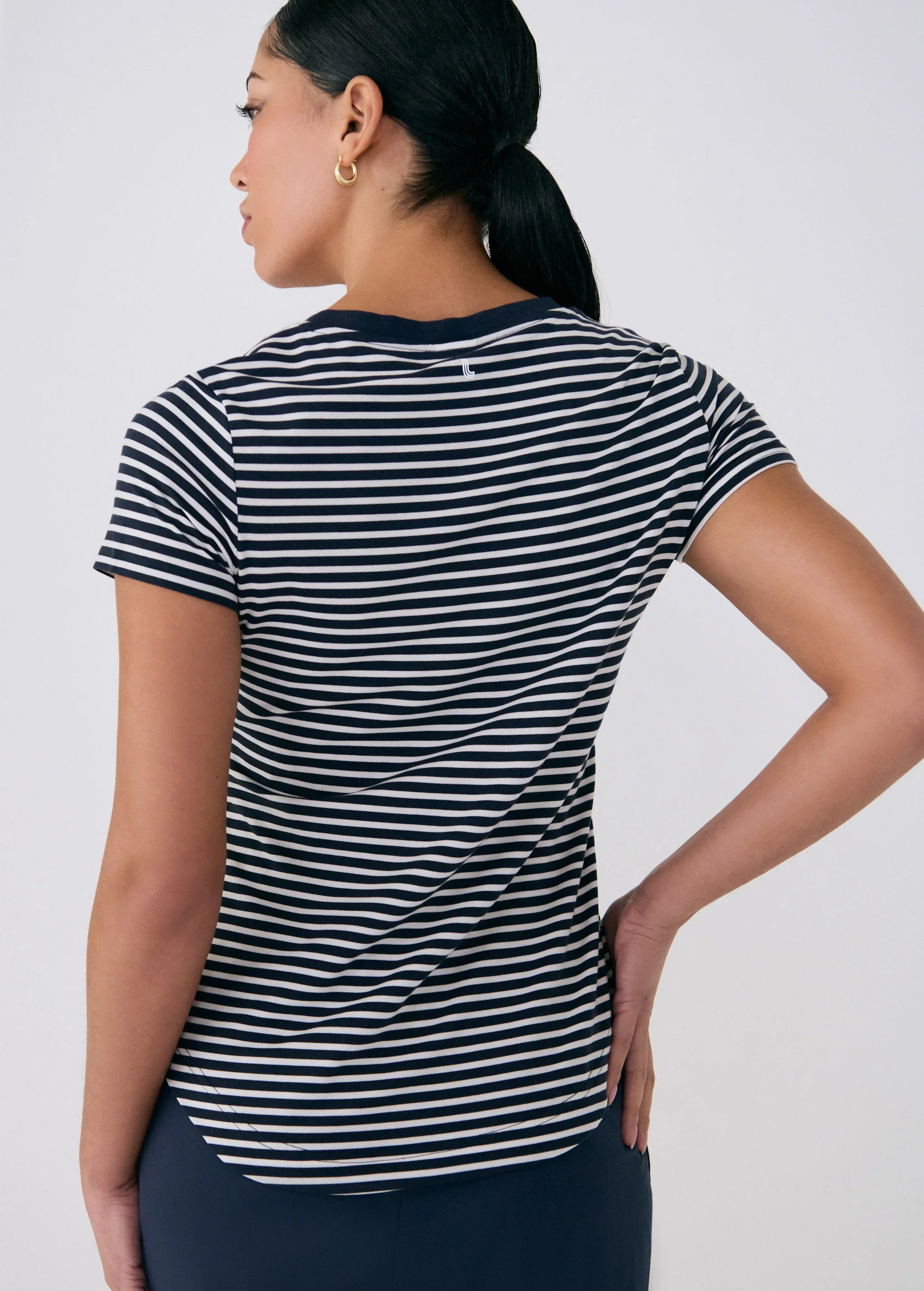 LOLE- WOMEN'S DYNAMIC V-NECK SHIRT - Image 7