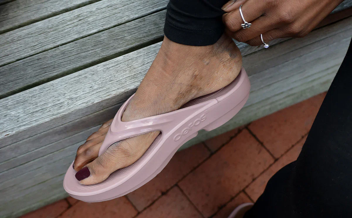 OOFOS - Women's OOlala Thong Sandal - Image 6