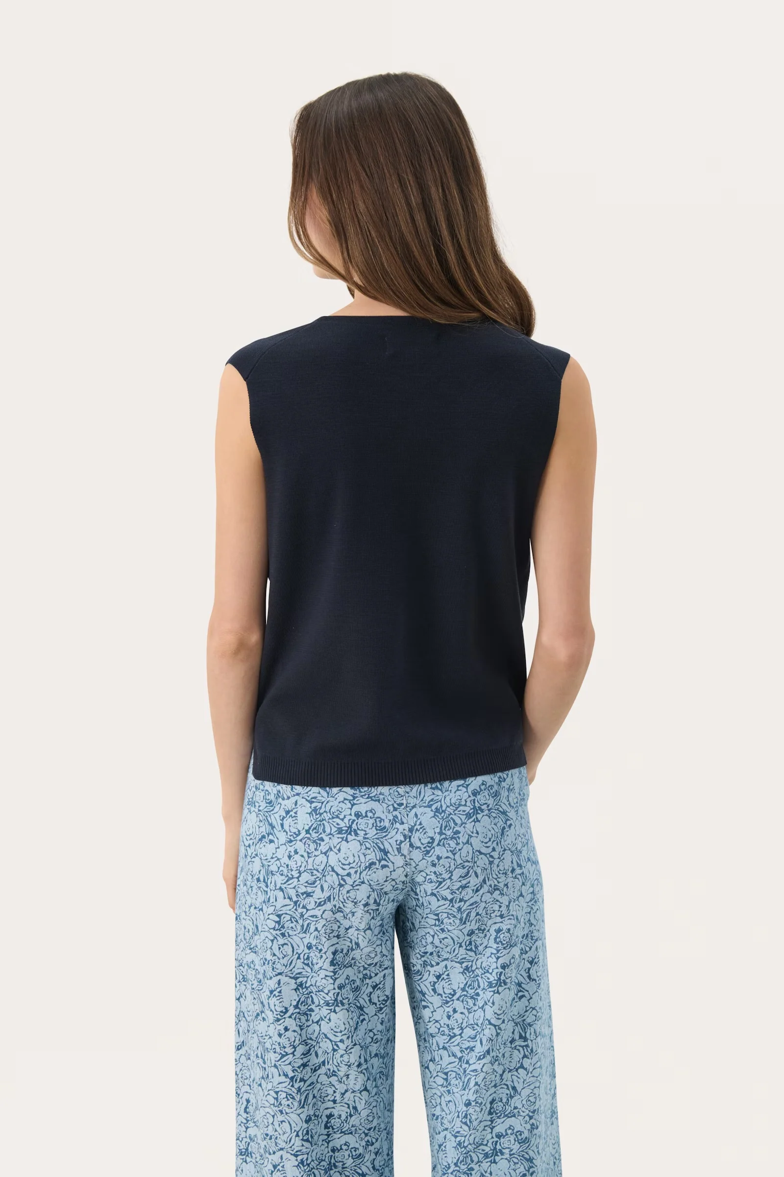 PART TWO- WOMEN’S NATIKA VEST - Image 4