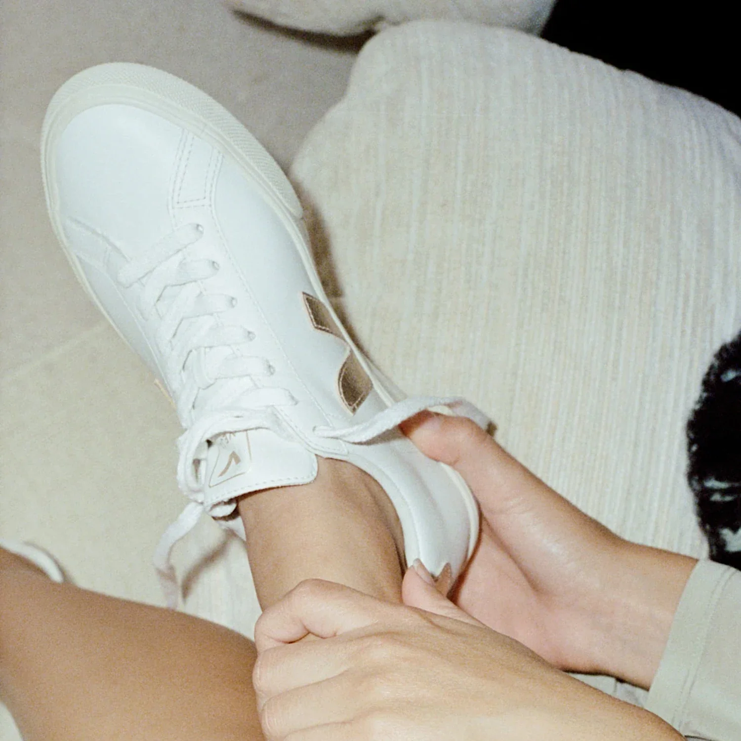 VEJA- WOMEN'S CAMPO LEATHER SNEAKER - Image 12